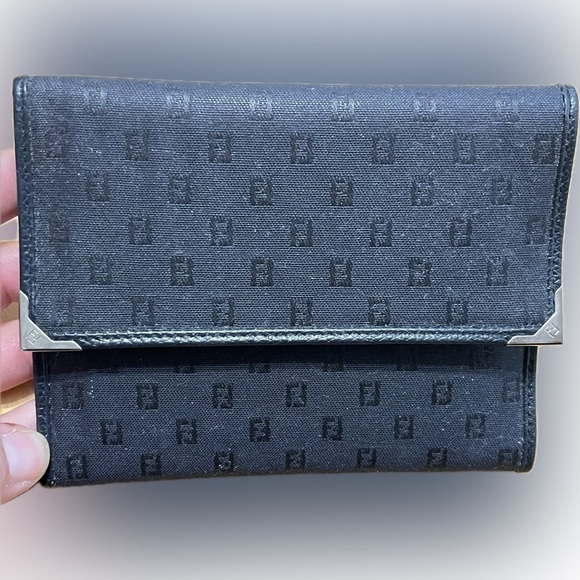 FENDI VINTAGE BI-FOLD WALLET - Picture 1 of 10